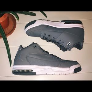 Jordan Flight Women’s 7.5, Youth 6